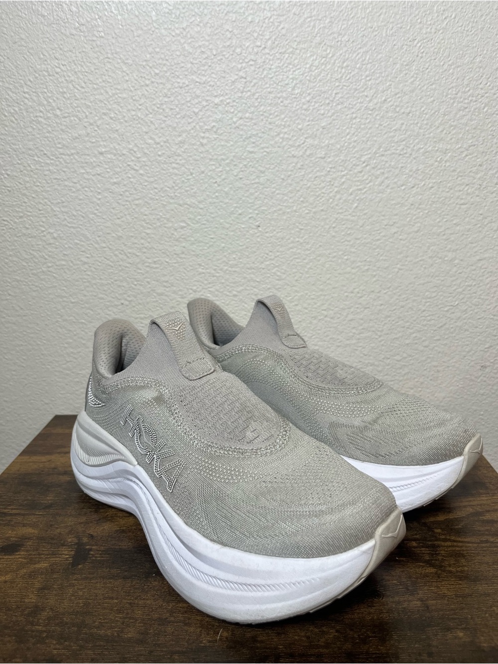 Hoka Skyward Laceless Women's Slip-On Athletic Sneakers in Gray and White Sz 6 B